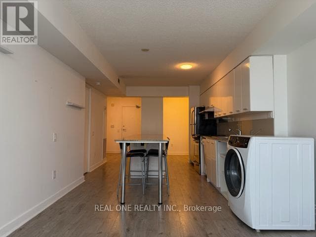 Building Photo - 33-1233 Singer Ct