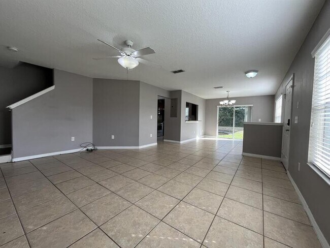 Building Photo - 420 Carina Cir