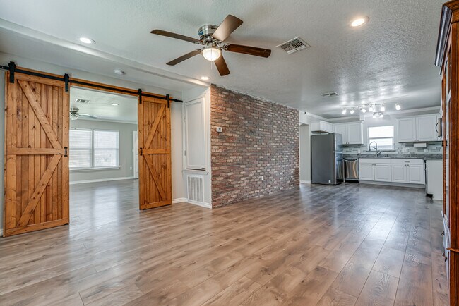Foto del edificio - 479 S Sycamore Ave