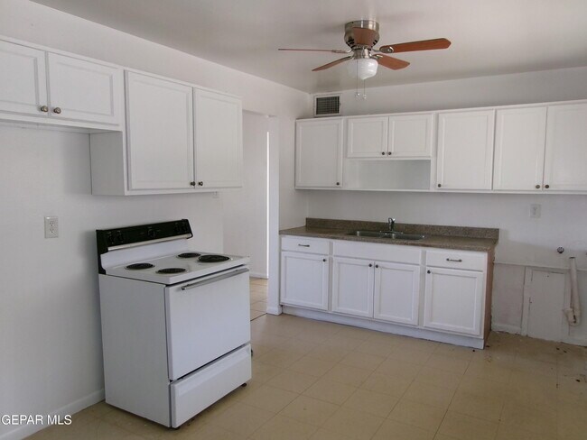 Foto del edificio - 10910 Dyer St