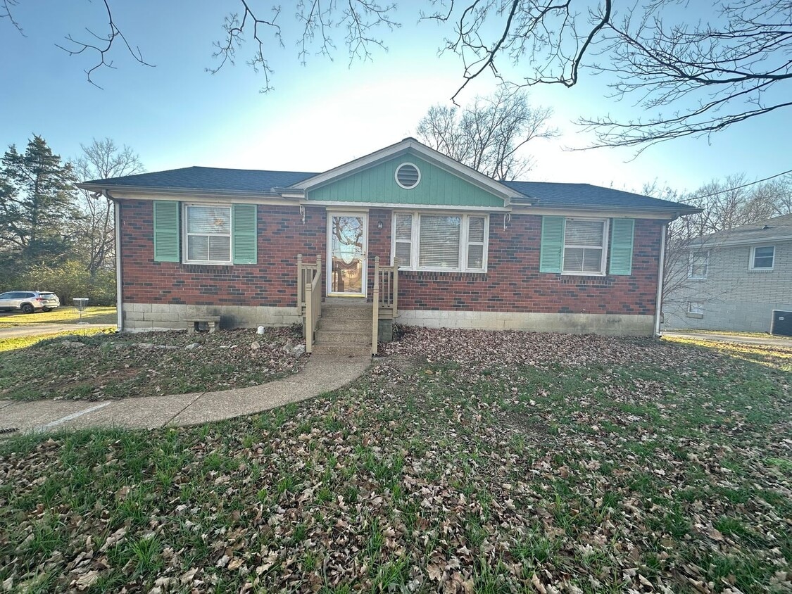 Foto principal - FOR LEASE- SINGLE FAMILY HOME IN HERMITAGE!