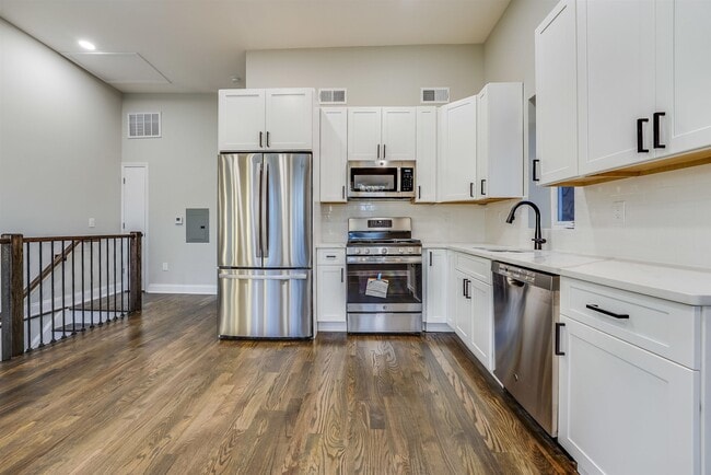 Building Photo - 172 Mallory Ave