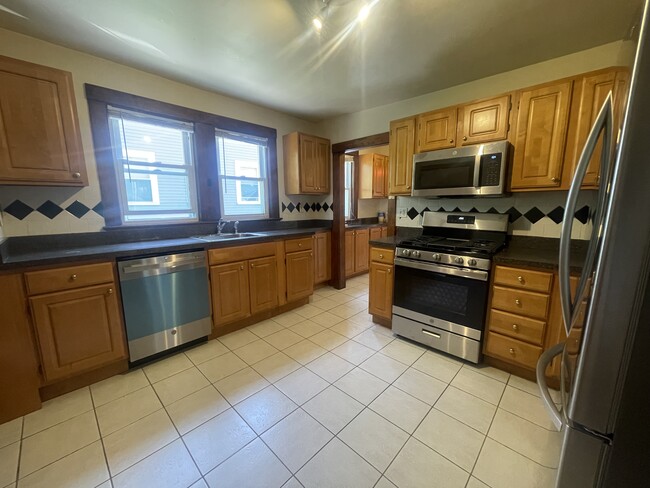 Building Photo - 180 Calumet St