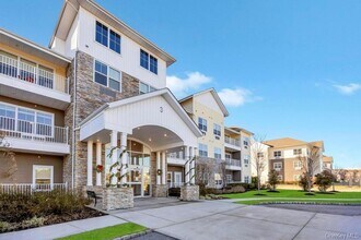 Building Photo - 3 Meadows Ln