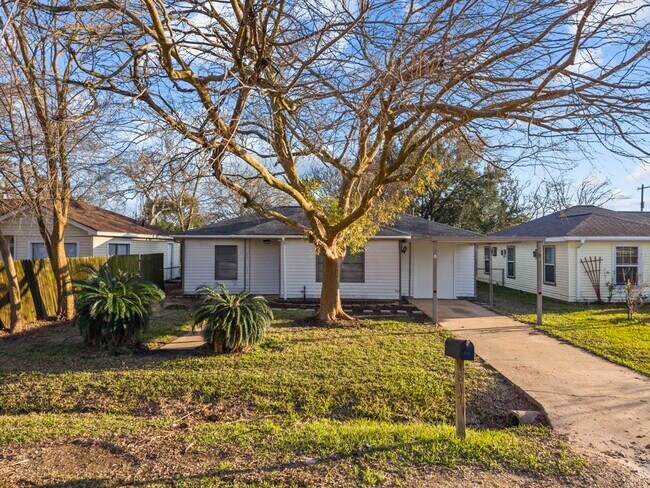 Building Photo - 2817 4th Ave N