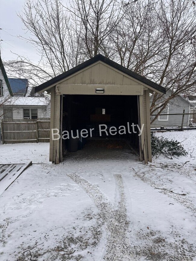 Building Photo - 2 Bedroom Home