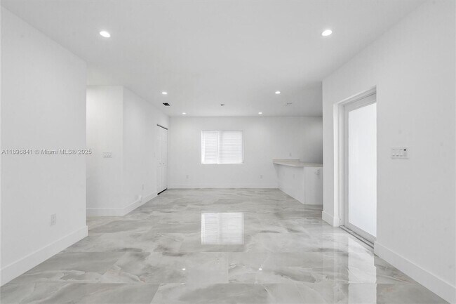 Foto del edificio - 2924 NW 58th St