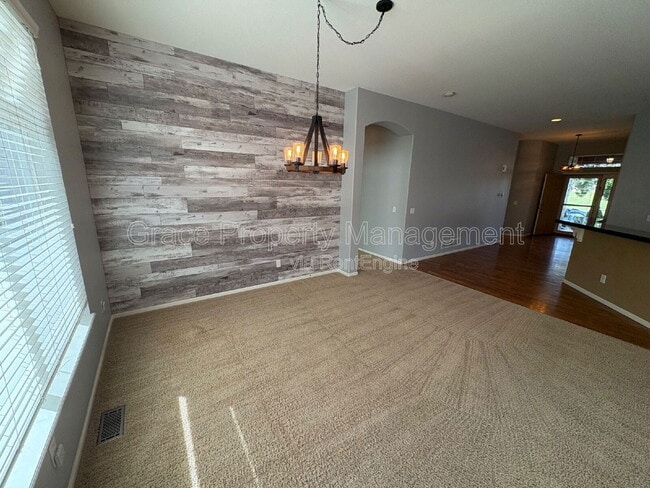 Building Photo - 222 Saxony Rd