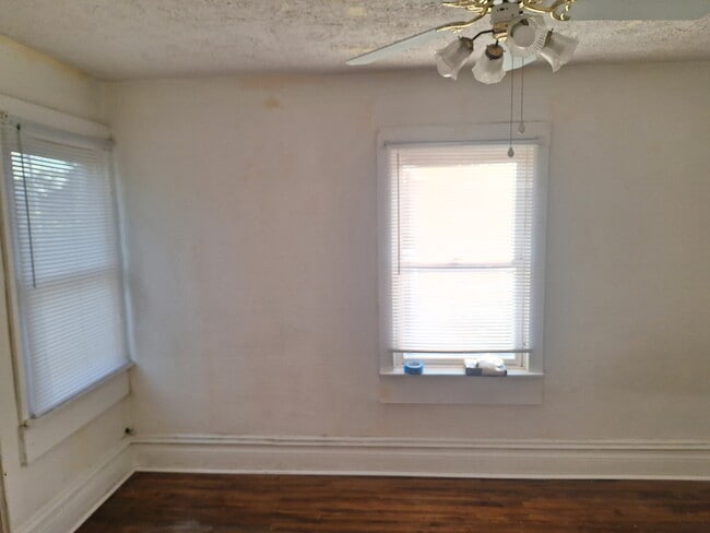 Building Photo - 126 N Maple Ave