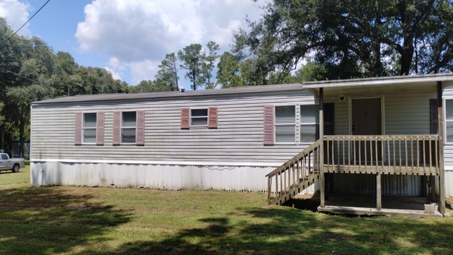 Building Photo - 143 SE Laurence CT