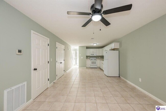 Foto del edificio - 115 Poplar Cir