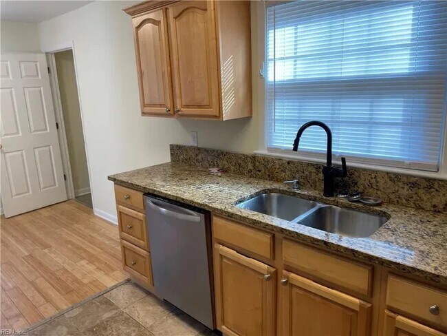 Building Photo - 1010 77th St