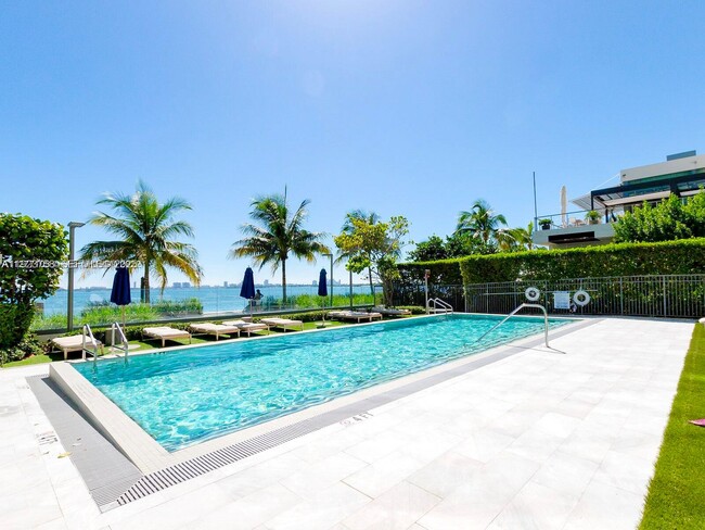 Foto del edificio - 3131 NE 7th Ave