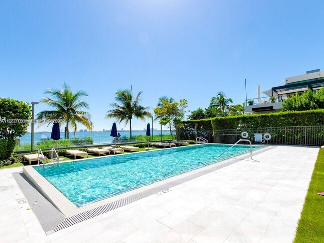 Building Photo - 3131 NE 7th Ave