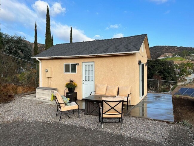 Building Photo - Private Studio w/Loft, 1 Bath rental in Gr...
