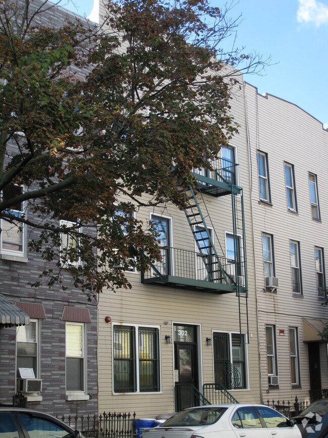 Building Photo - 302 Harman St