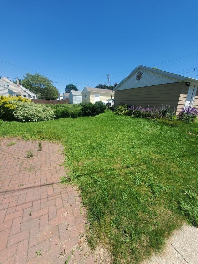 Foto del edificio - 3312-3314 N 85th St. (Duplex)