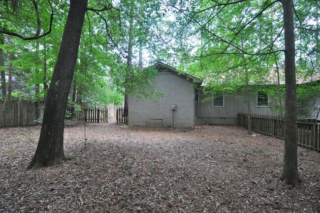 Building Photo - 2516 Foxwood Dr