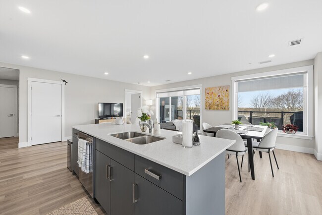 Photo du bâtiment - 2 Bedroom Furnished Apartment Elation Suites - Plan A1