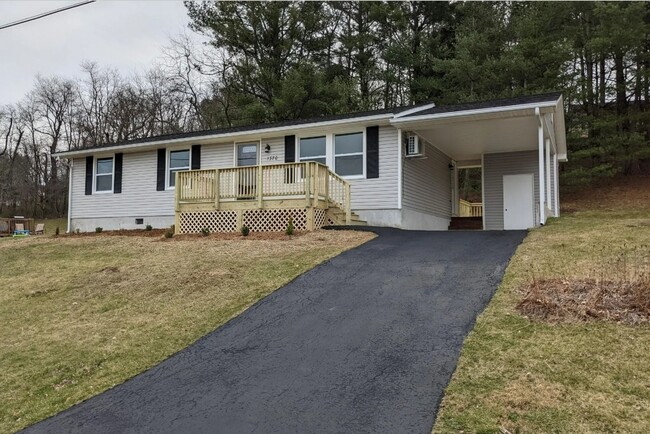 Building Photo - Modern Ranch Home In Christiansburg