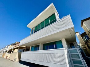 Building Photo - 1421 E Seal Way