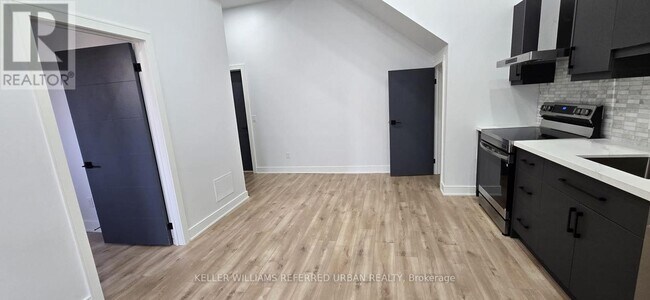 Photo du bâtiment - 354 Woodmount Ave