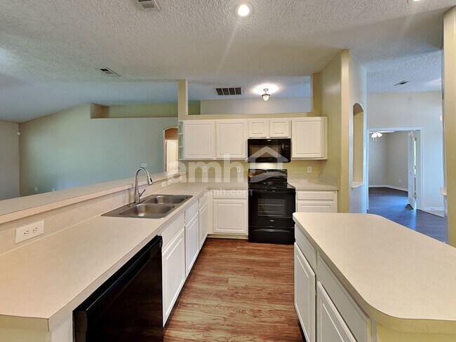 Foto del edificio - 8745 Edgebrook Ct