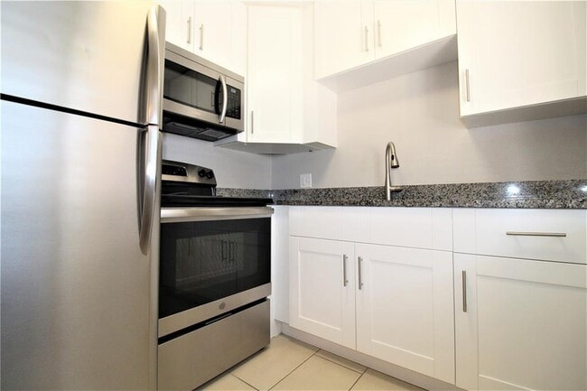 Foto del edificio - 3001 Bee Ridge Rd