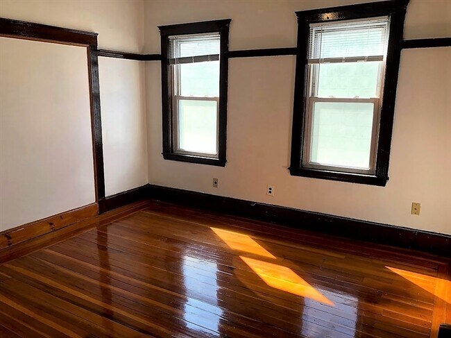 Foto del edificio - 28 Litchfield St