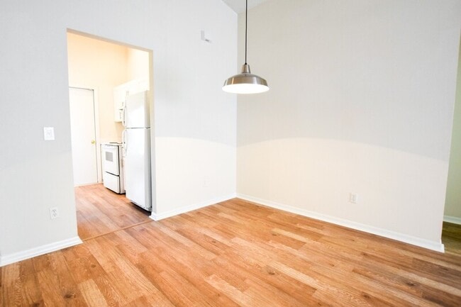 Building Photo - 10424 Sun Villa Blvd