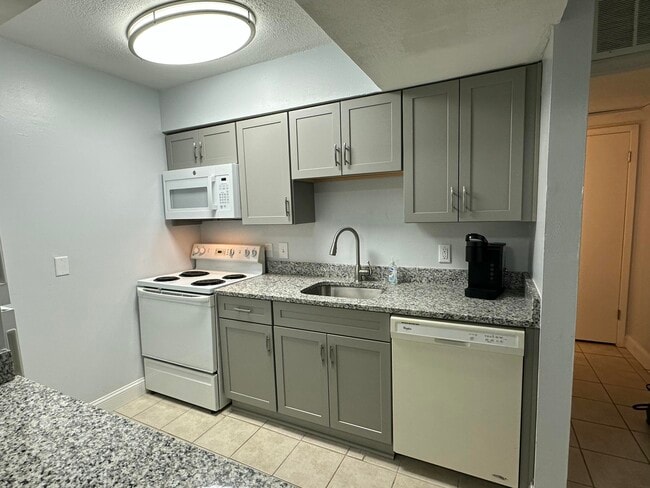 Foto del edificio - 210 Pelham Rd