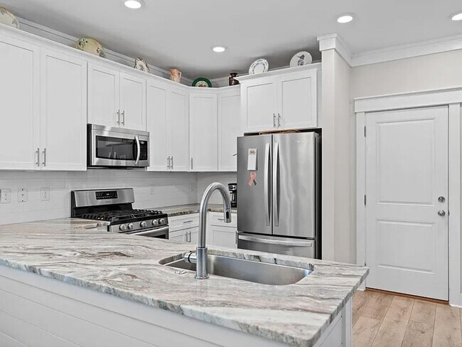 Foto del edificio - Gorgeous newer 2-Story, 4 bedroom Home in ...