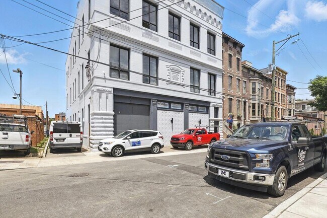 Building Photo - 222 W 15th St