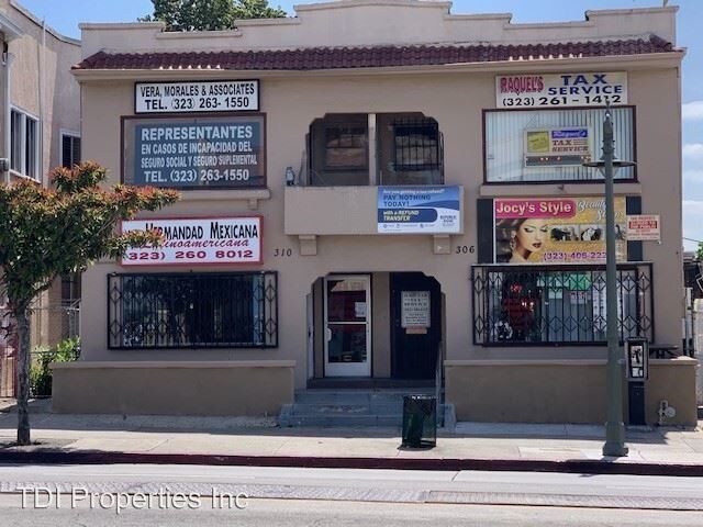 Foto principal - 2401 East Cesar E Chavez Avenue