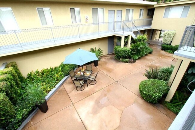 Foto del edificio - 4565 Hazeltine Ave