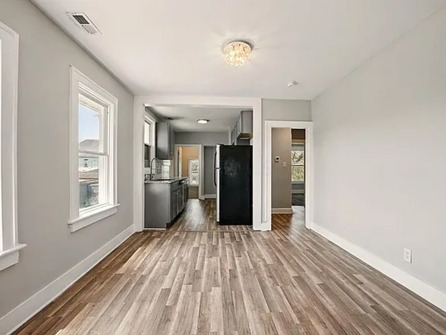 Building Photo - 831-833 Lilley Ave