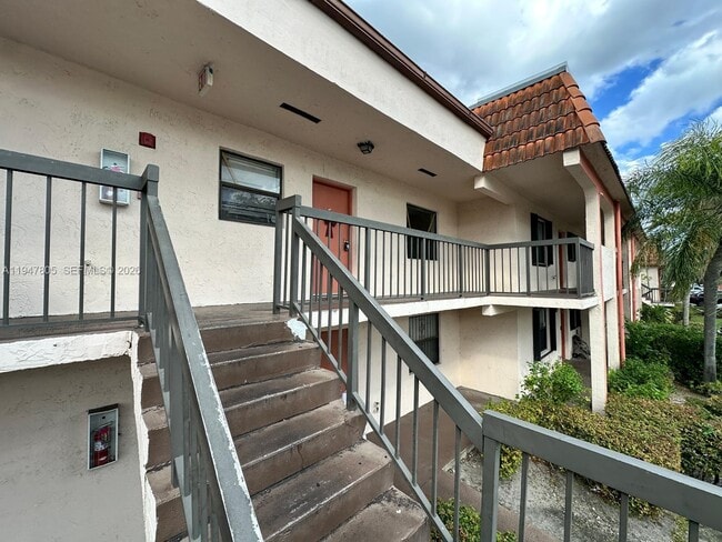 Foto del edificio - 831 NE 207th Ln