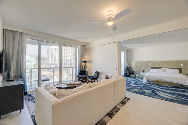 Building Photo - 3101 Bayshore Dr