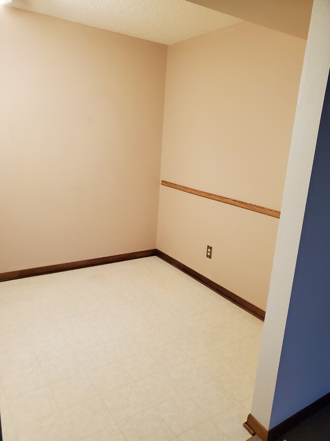 Dining Area - 807 5th St NW