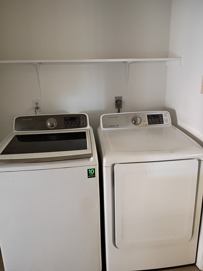 Building Photo - 9202 Roquefort