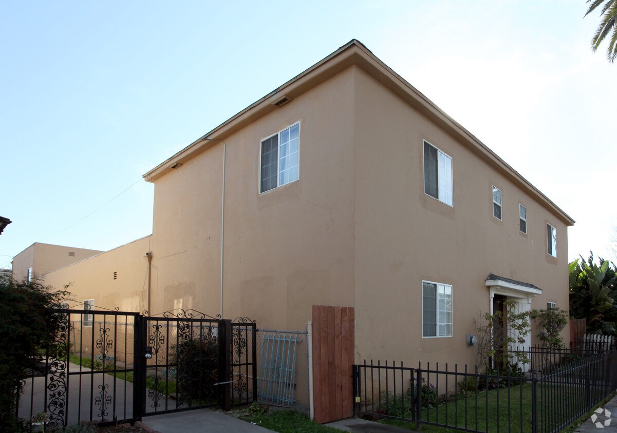 Building Photo - 838 OLIVE AV