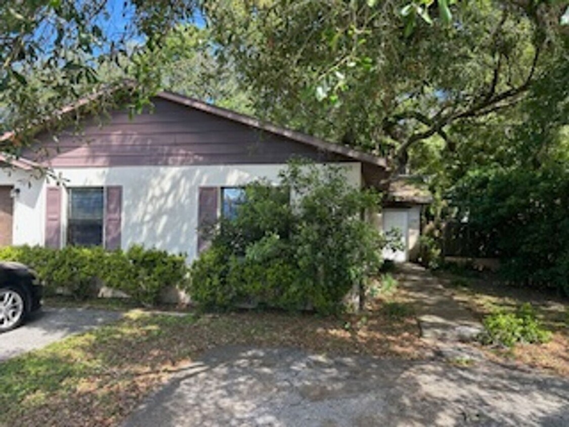 Primary Photo - Spacious 2 bed 2 bath Duplex