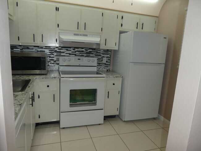 Foto del edificio - 7149 Golf Colony Ct
