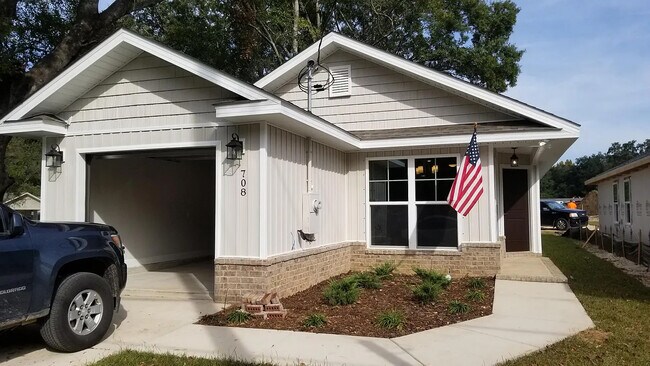 Foto del edificio - 708 w detroit blvd