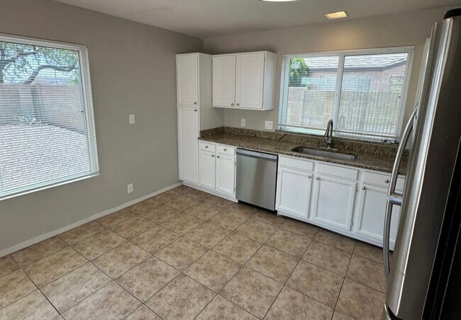 Foto del edificio - 176 N 166th Ln
