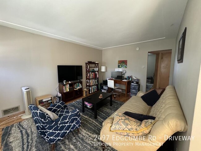 Building Photo - 2497 Edgcumbe Rd