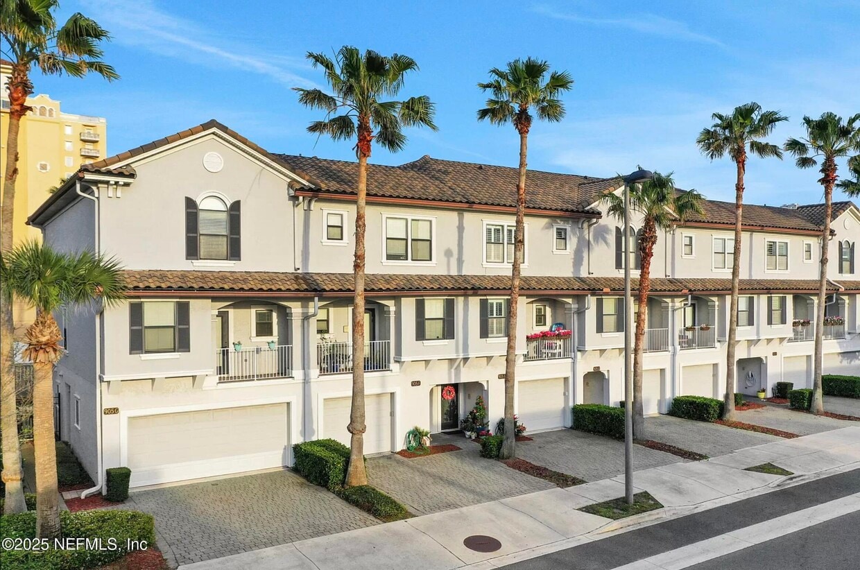 Foto principal - 905 2nd St N