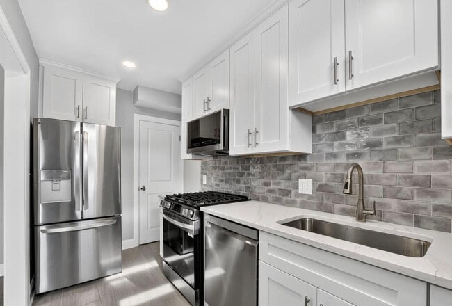 Building Photo - Totally Updated 3 + 2 on Crittenden