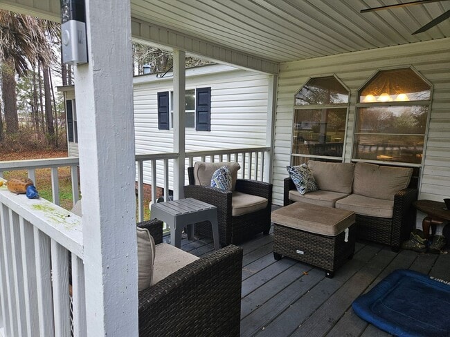 Building Photo - 3 Bedroom, 2 bath home located in Sneads Ferry