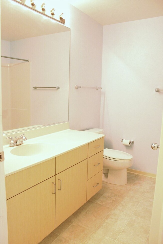 Building Photo - Havens of Ii Vistas - Two bedroom, Two bat...